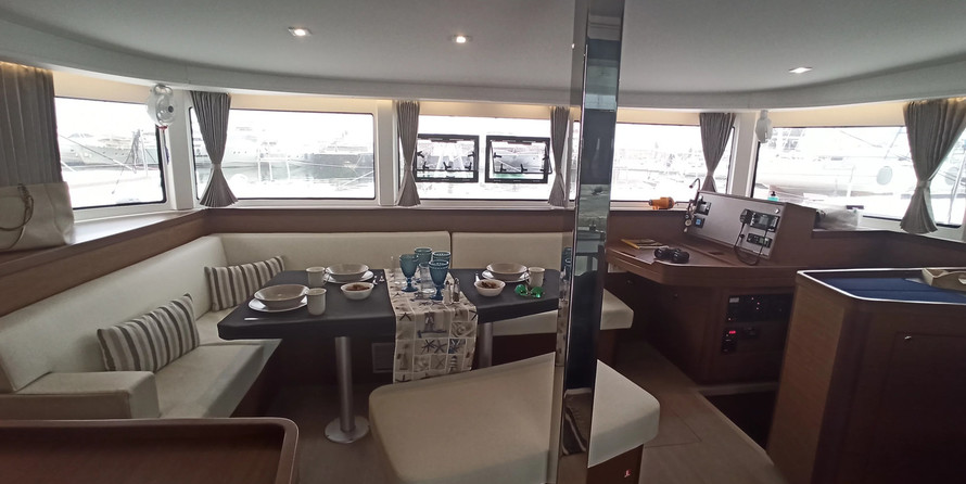 Lagoon 42 - 4 + 2 cab.