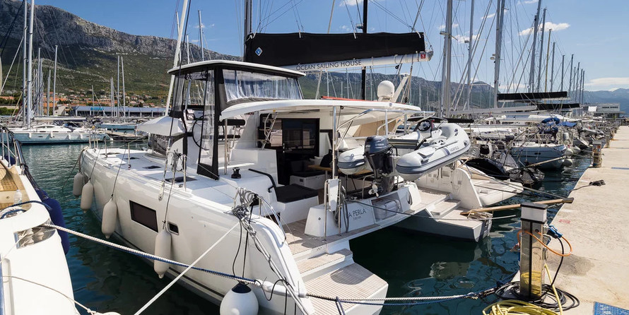 Lagoon 42 - 3 + 1 cab. OW