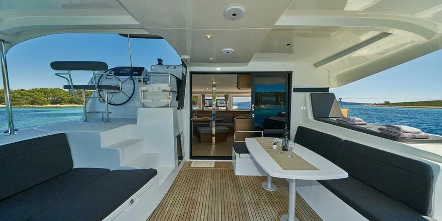Lagoon 42 - 4 + 2 cab.