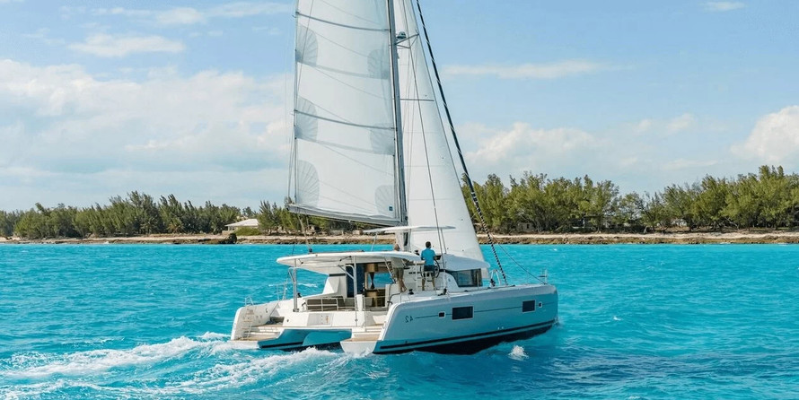 Lagoon 42 - 4 + 2 cab.