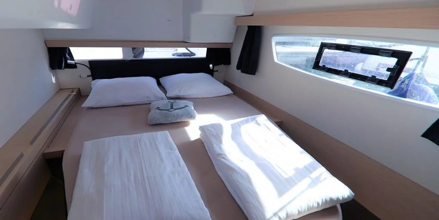 Fountaine Pajot Lucia 40
