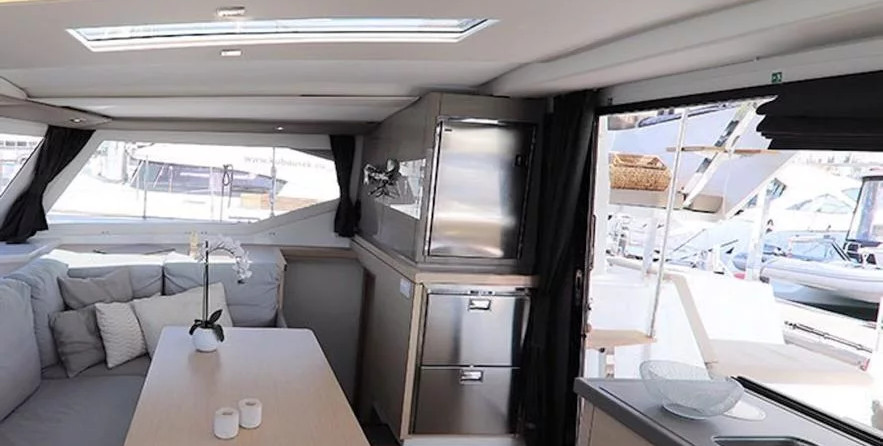 Fountaine Pajot Lucia 40