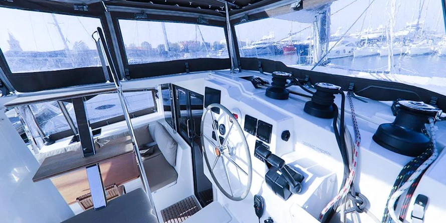 Fountaine Pajot Lucia 40