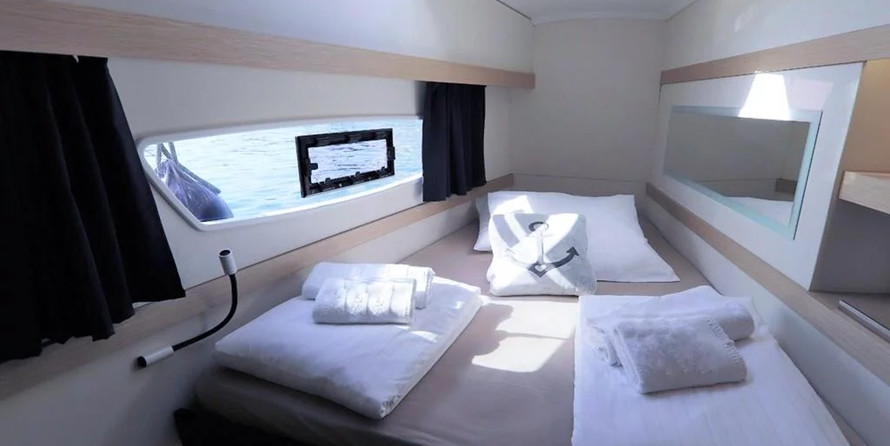 Fountaine Pajot Lucia 40