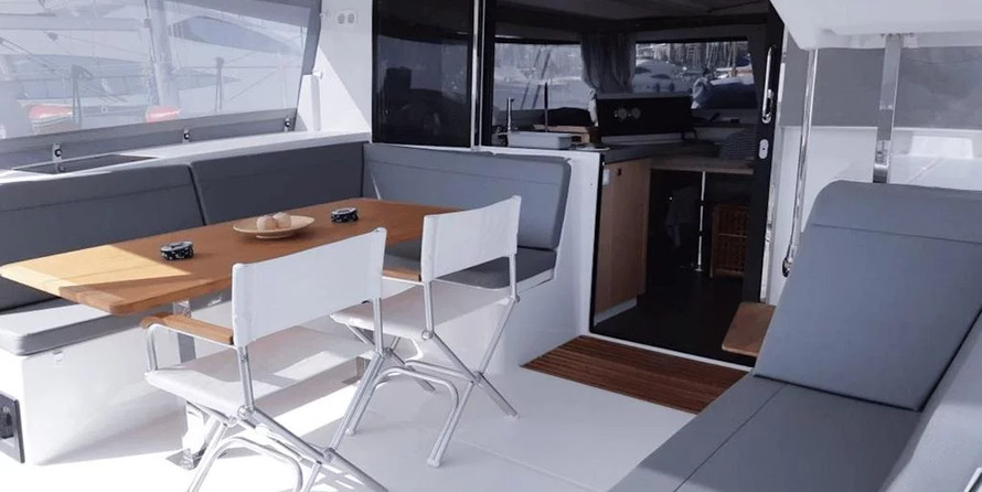 Fountaine Pajot Lucia 40
