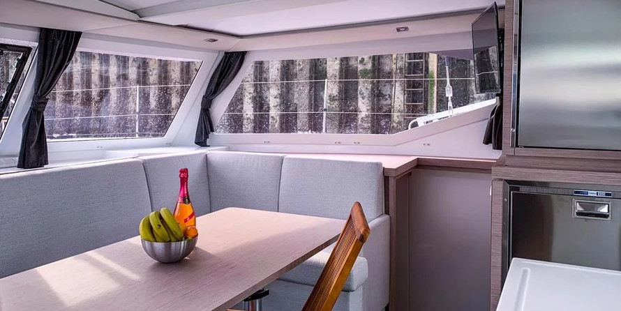 Fountaine Pajot Lucia 40