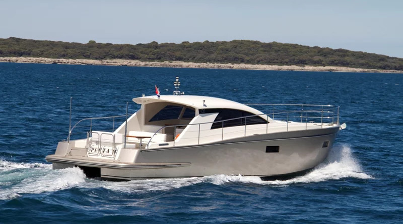 Cyrus 13.8 Hardtop