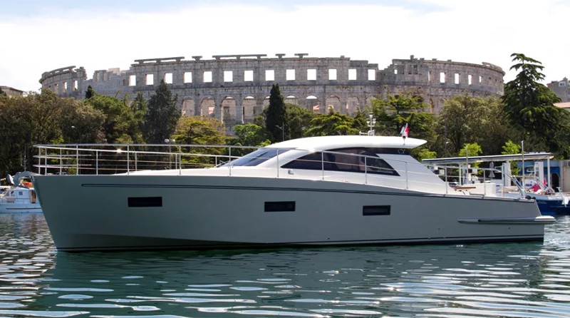 Cyrus 13.8 Hardtop