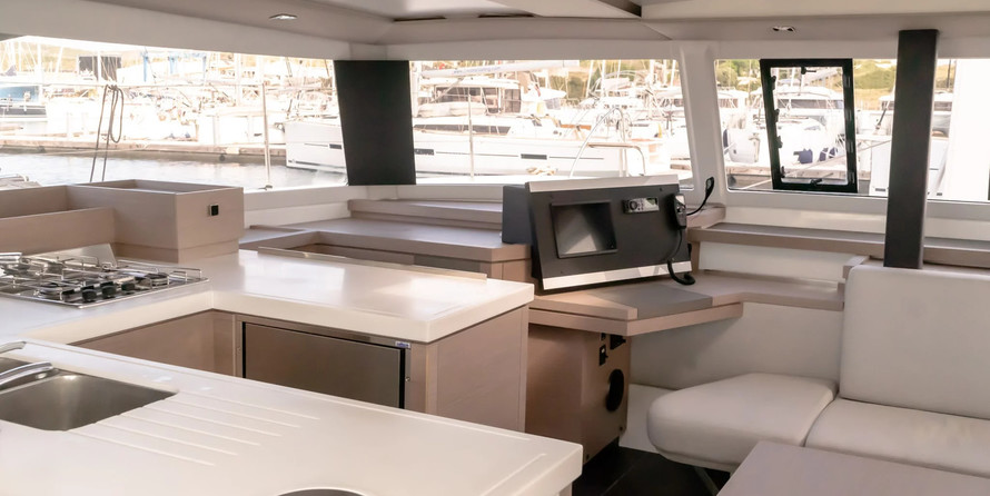 Fountaine Pajot Astréa 42