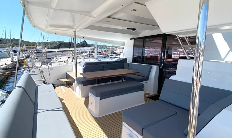 Fountaine Pajot Astréa 42