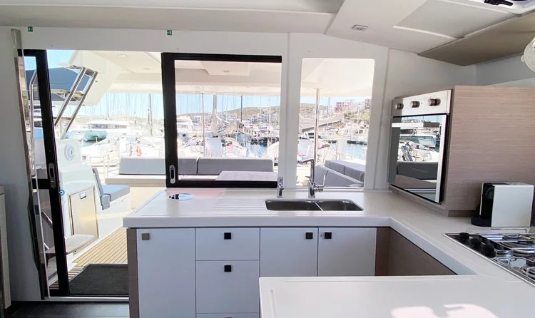 Fountaine Pajot Astréa 42