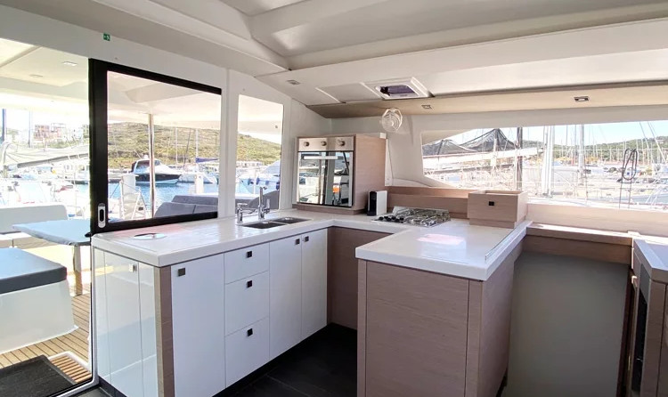 Fountaine Pajot Astréa 42