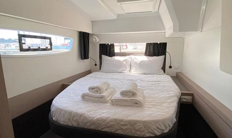 Fountaine Pajot Astréa 42