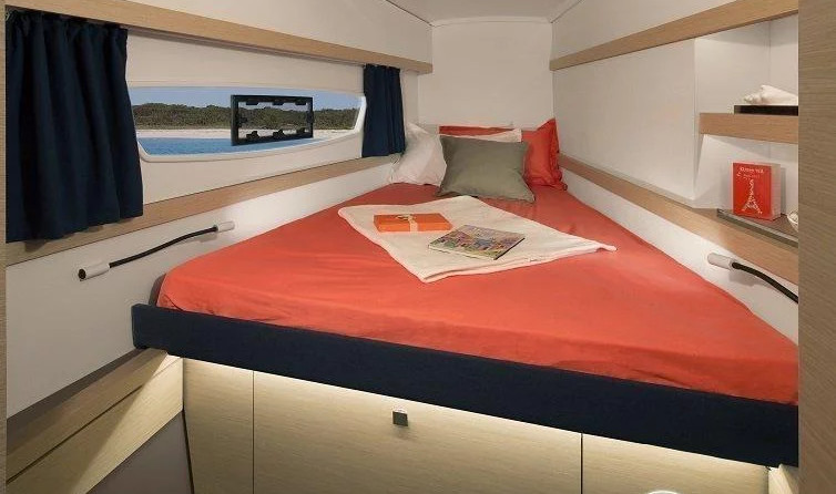 Fountaine Pajot Lucia 40