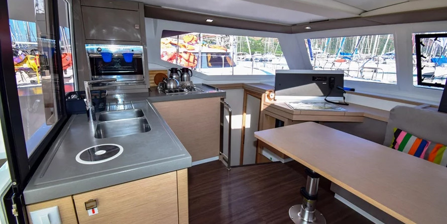 Fountaine Pajot Lucia 40