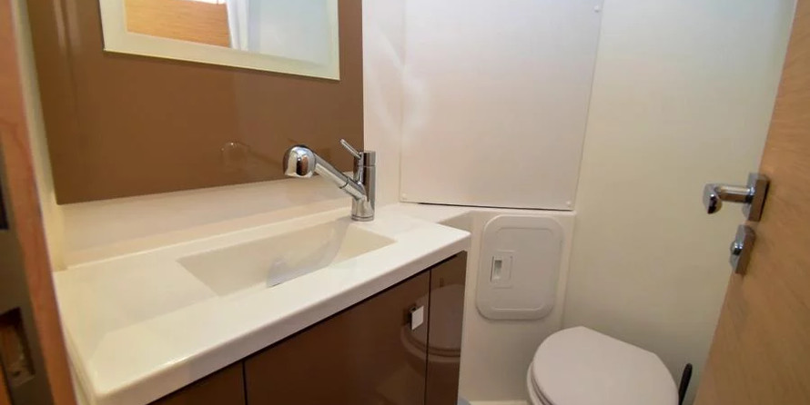 Fountaine Pajot Lucia 40