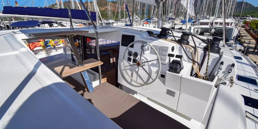 Fountaine Pajot Lucia 40