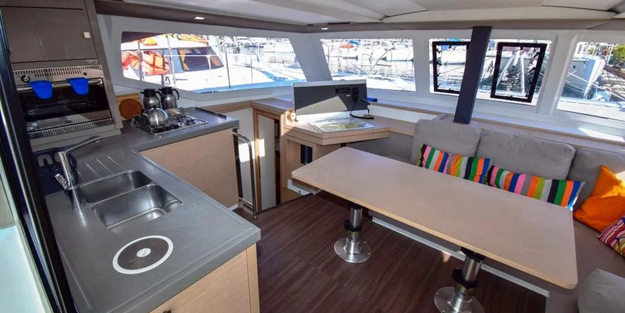 Fountaine Pajot Lucia 40
