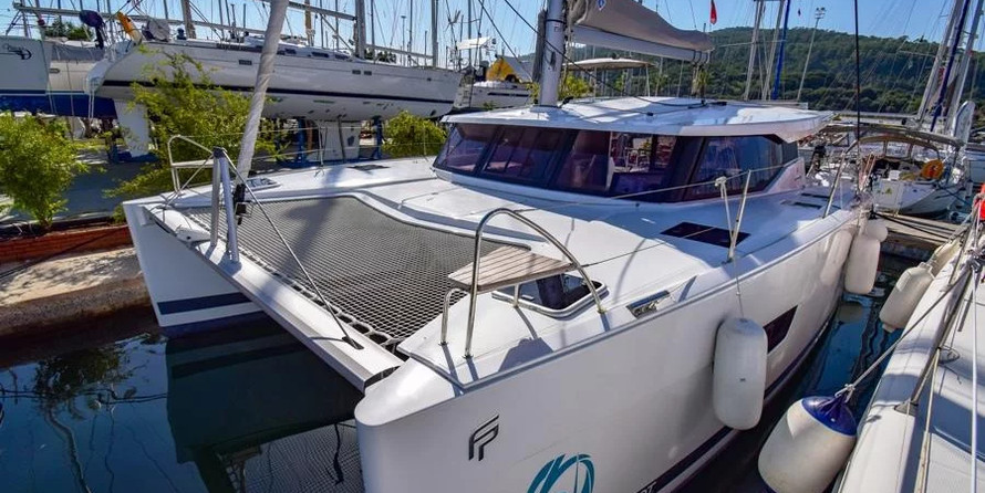 Fountaine Pajot Lucia 40