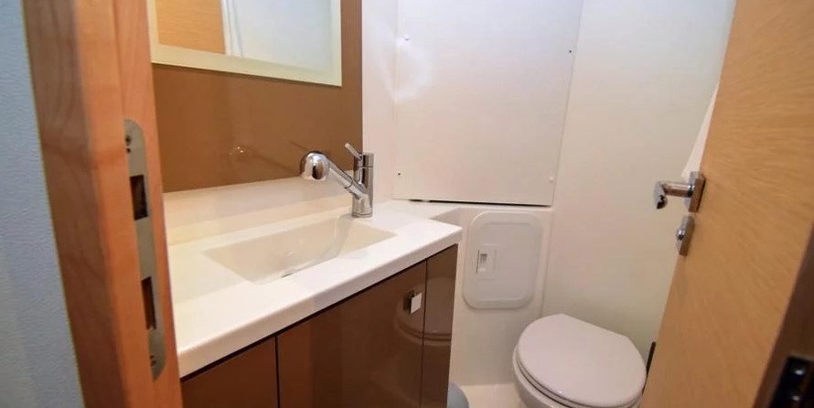 Fountaine Pajot Lucia 40