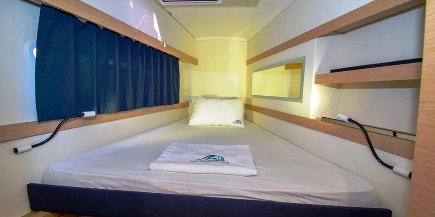 Fountaine Pajot Lucia 40