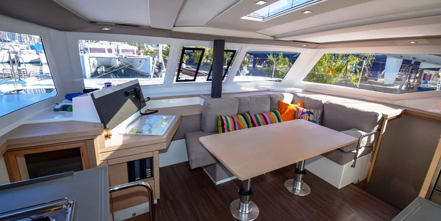 Fountaine Pajot Lucia 40