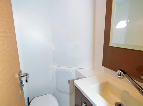 Fountaine Pajot Lucia 40