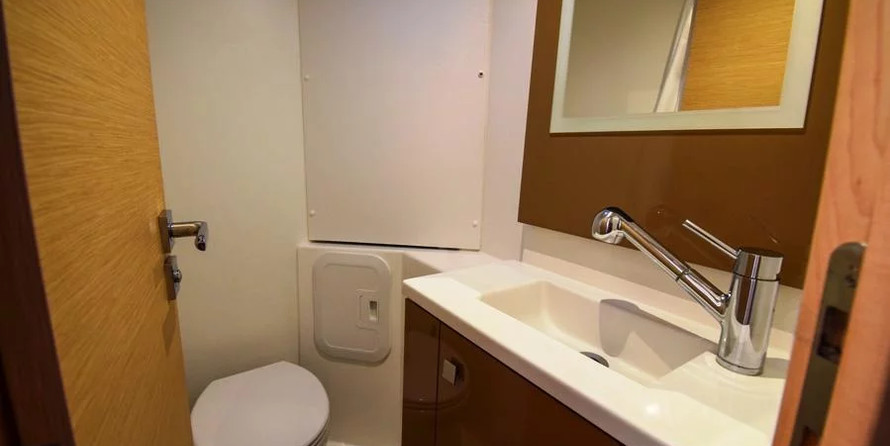 Fountaine Pajot Lucia 40