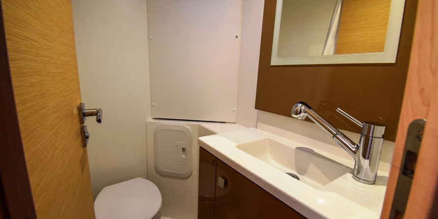 Fountaine Pajot Lucia 40