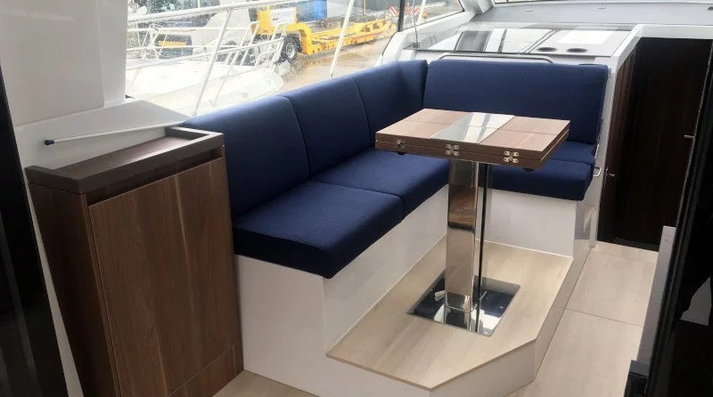 Sealine C390