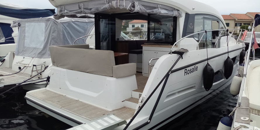 Sealine C390