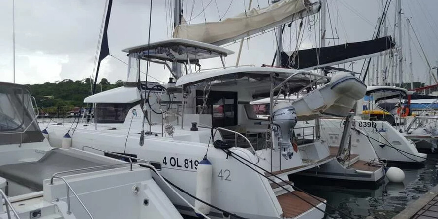 Lagoon 42