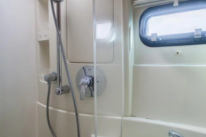 Leopard 384 - 4 + 2 cab.