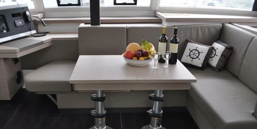 Fountaine Pajot Astréa 42