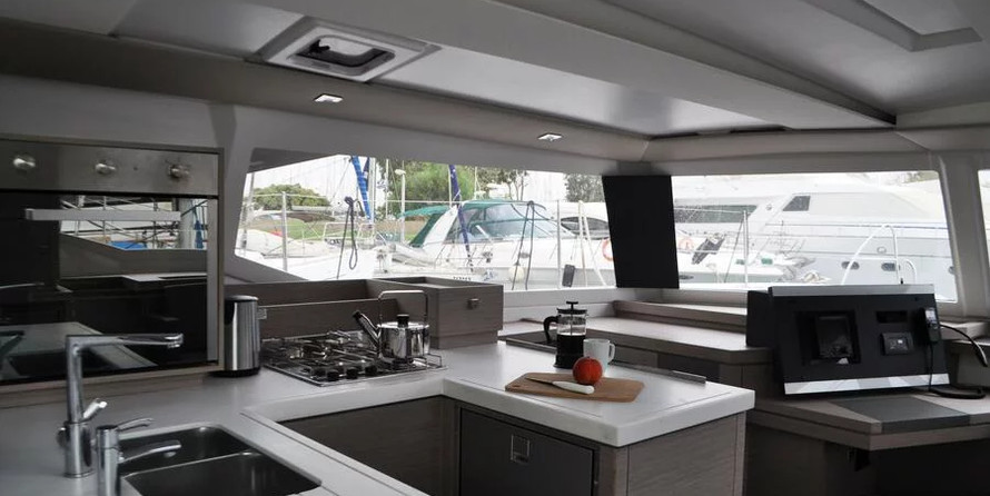 Fountaine Pajot Astréa 42