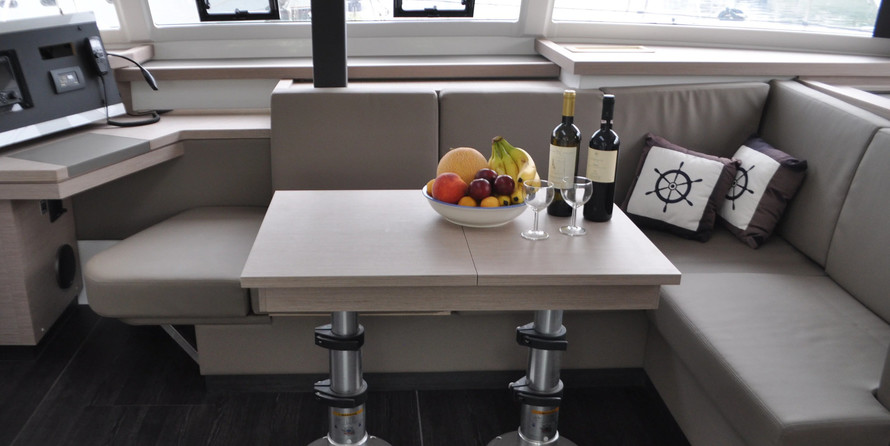 Fountaine Pajot Astréa 42