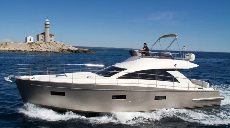 Cyrus 13.8 Flybridge