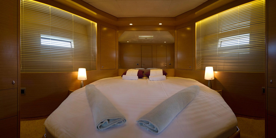 Cyrus 13.8 Flybridge