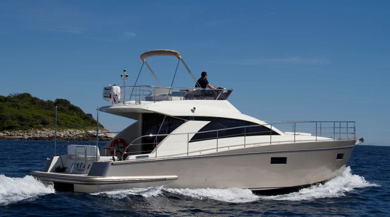 Cyrus 13.8 Flybridge