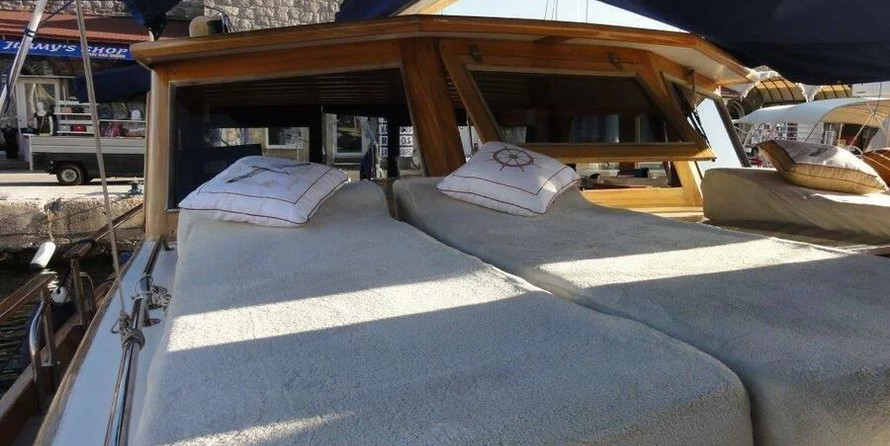 hot seat and giant (1 and 3 person)