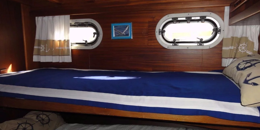 hot seat and giant (1 and 3 person)