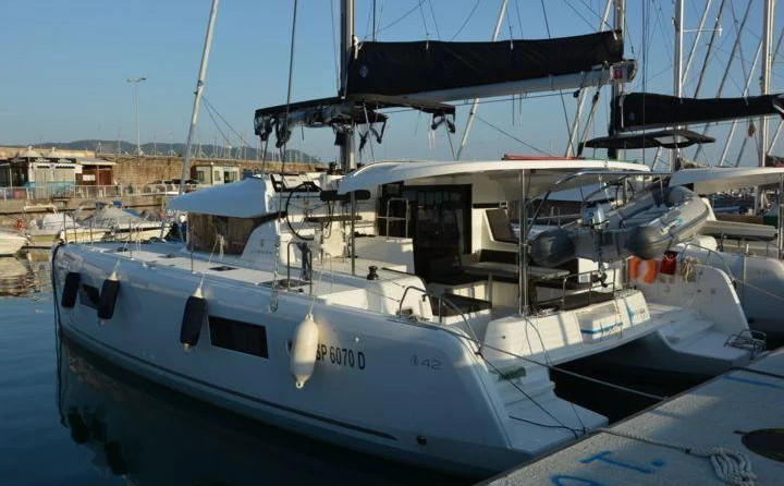 Lagoon 42