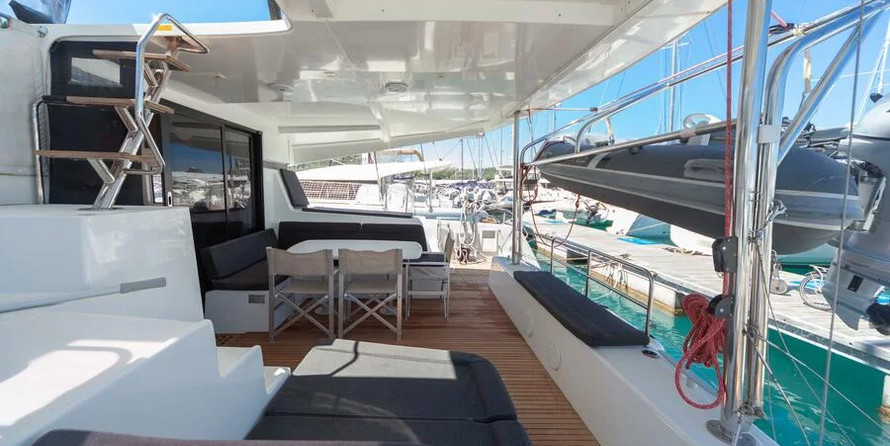 Lagoon 42