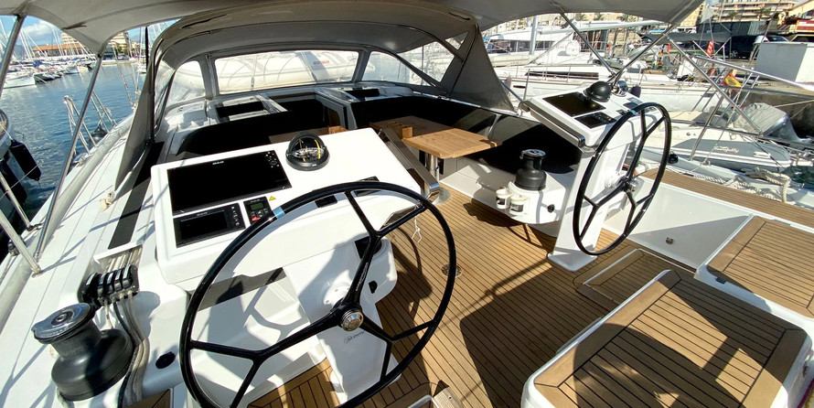 Hanse 548
