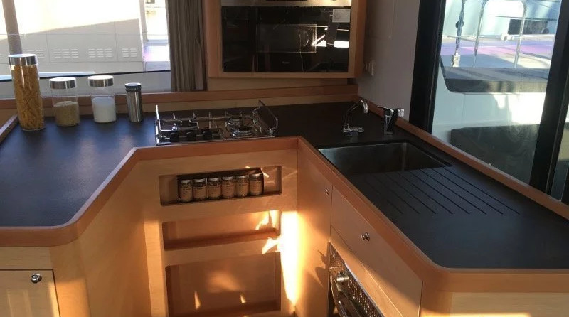 Lagoon 42 (Gen+A/C+WM)