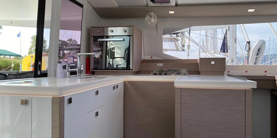 Fountaine Pajot Astrea 42