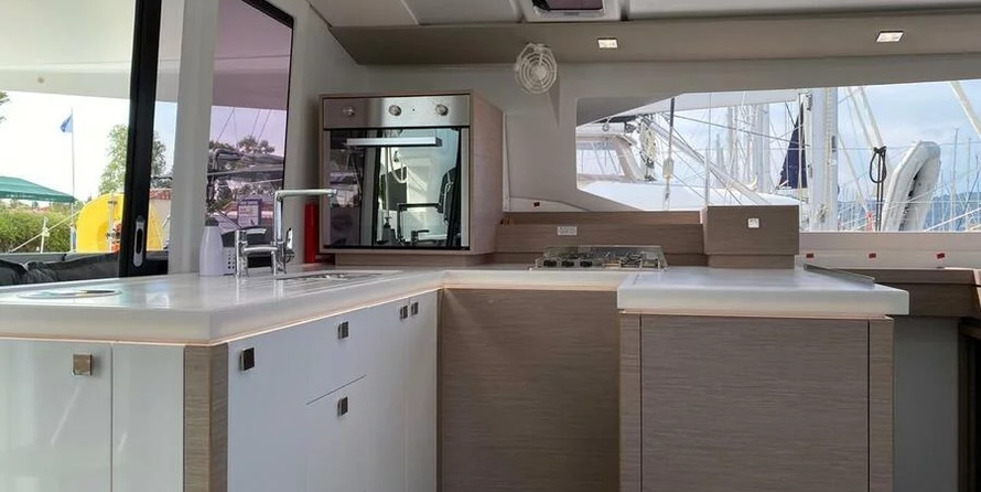 Fountaine Pajot Astrea 42