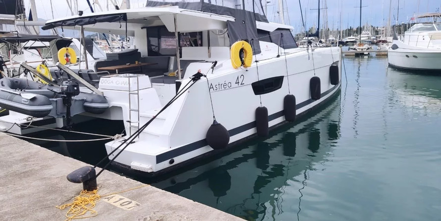 Fountaine Pajot Astrea 42