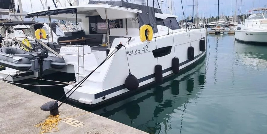 Fountaine Pajot Astrea 42