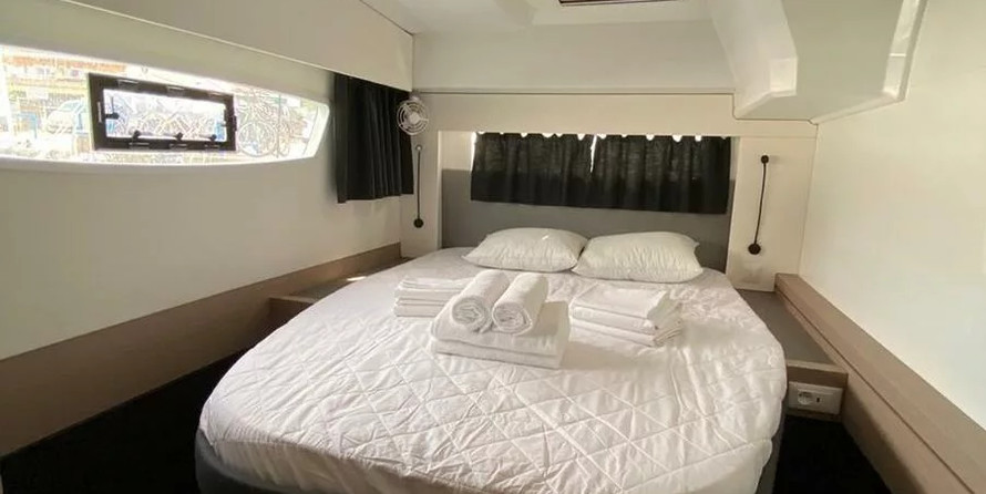 Fountaine Pajot Astrea 42